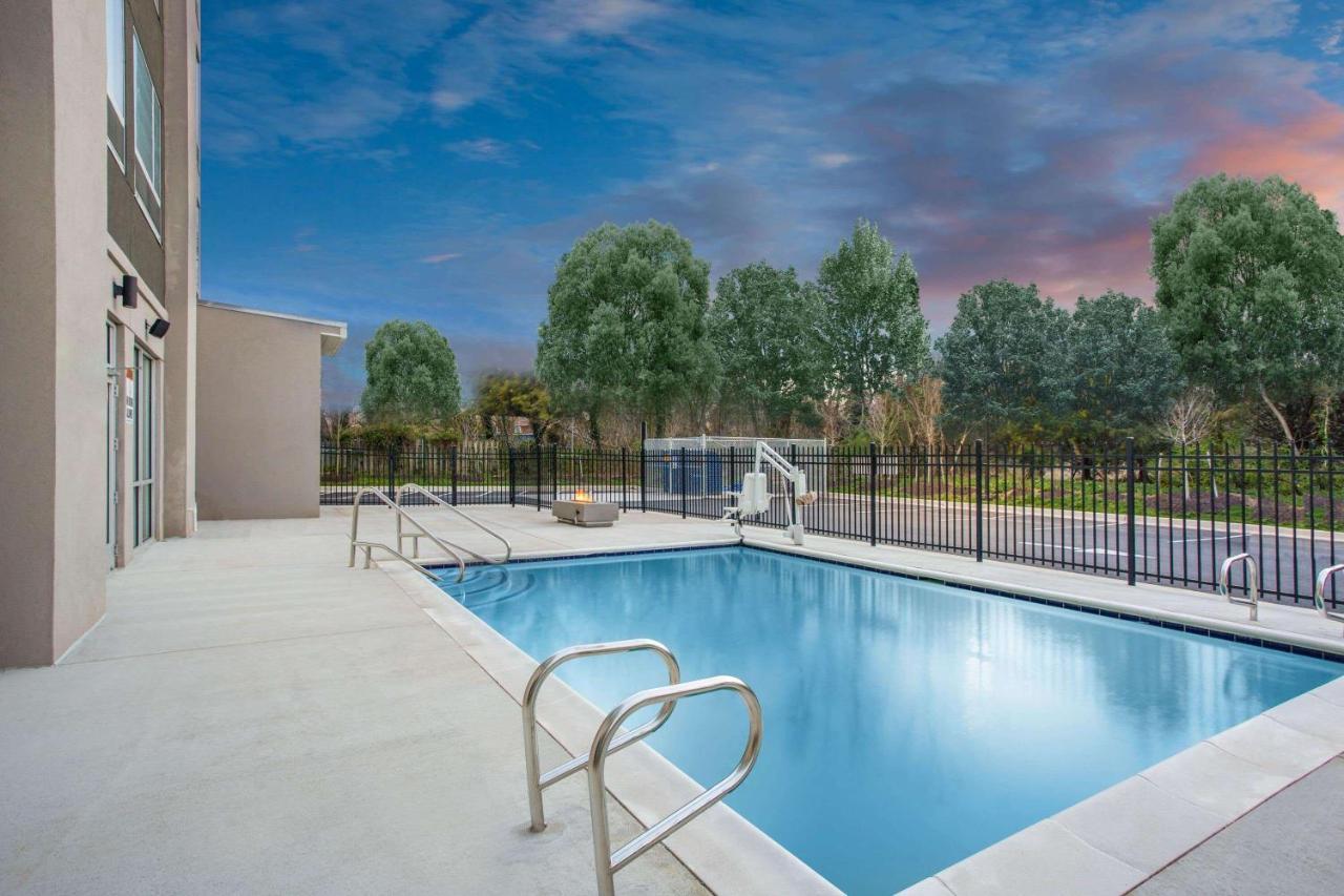 La Quinta Inn & Suites By Wyndham Manassas, Va- Dulles Airport Ngoại thất bức ảnh