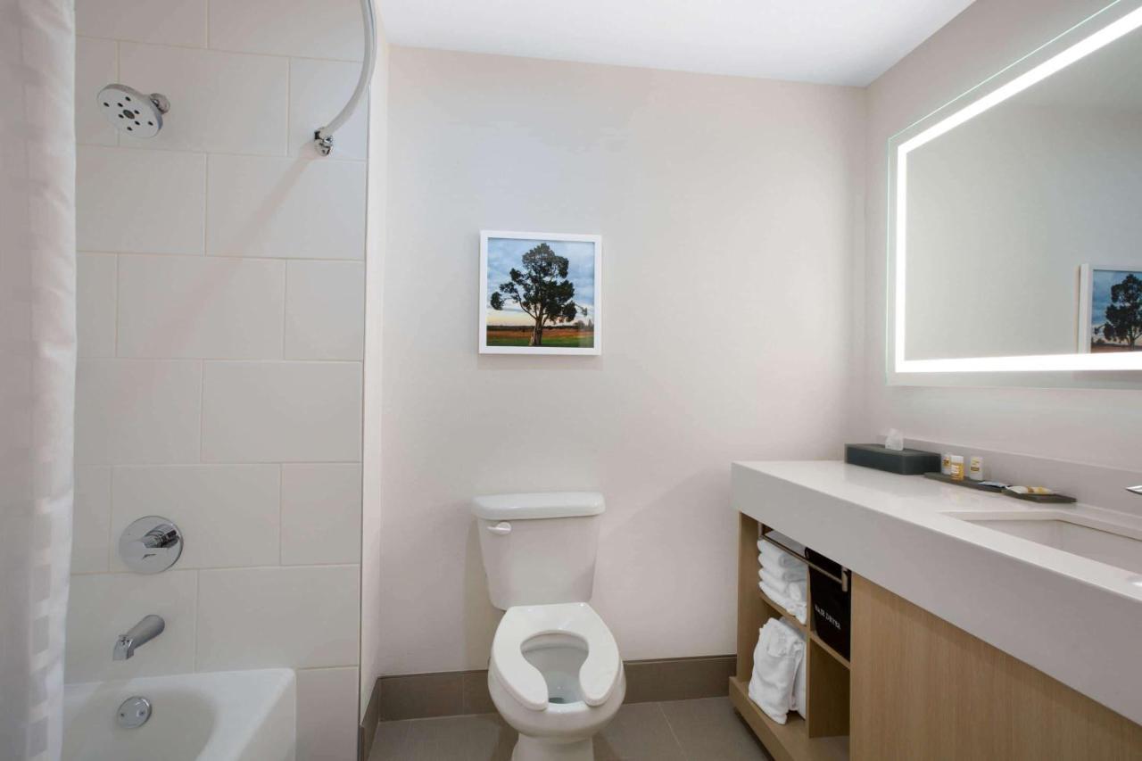 La Quinta Inn & Suites By Wyndham Manassas, Va- Dulles Airport Ngoại thất bức ảnh